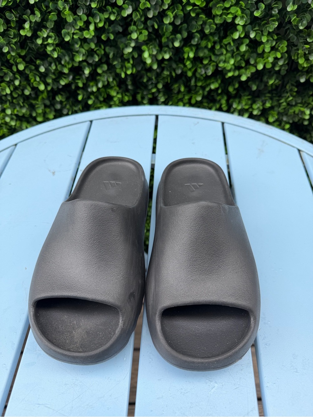Yeezy Kids Black Slip-On Foam Sandals - Picture 5 of 5